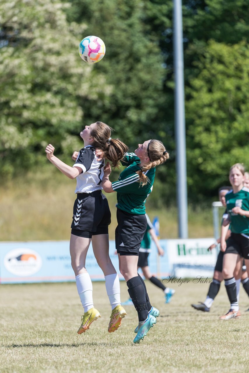 Bild 123 - wBJ TuRa Meldorf/Buesum - JFV Luebeck : Ergebnis: 1:0